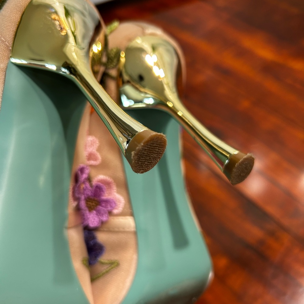 Betsey Johnson Colorful Floral Aimey Embroidered Heels Size 8.5 - Picture 7 of 8